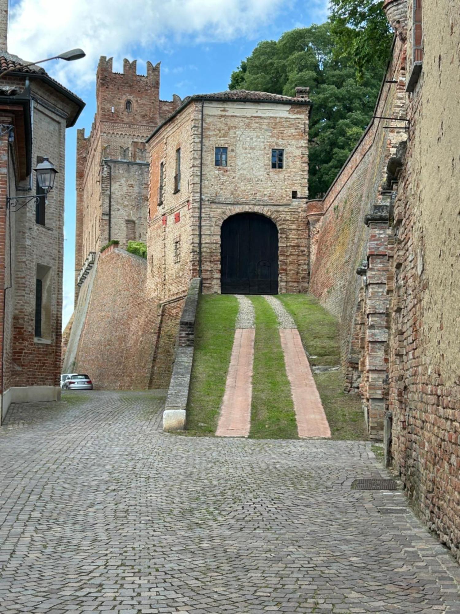 ホテル Al Vicolo Uno Montemagno  エクステリア 写真